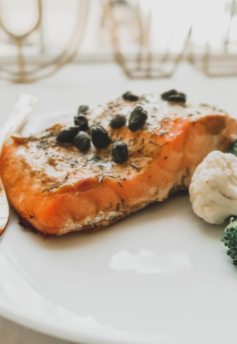 EASY SALMON BAKED WITH AIOLI